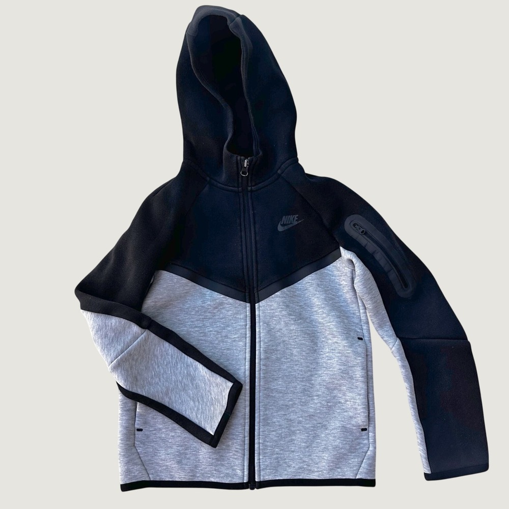 Nike Tech Fleece Full Zip Hoodie Kids M (runs small) CU9223-010 black and grey